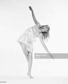 Britt Ekland feet photo thumbnail