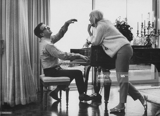 Britt Ekland feet photo thumbnail