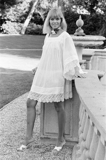 Britt Ekland feet photo thumbnail