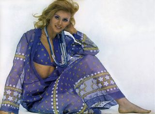 Britt Ekland feet photo thumbnail