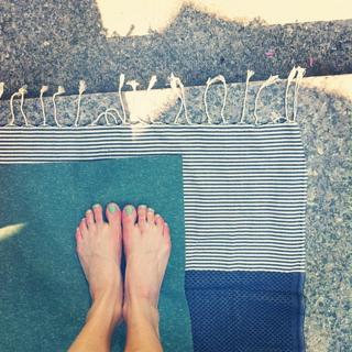 Britt Lower feet photo thumbnail