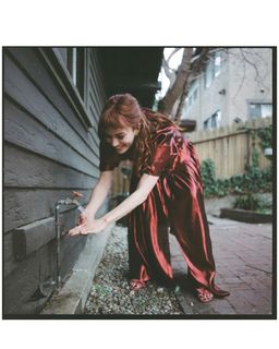 Britt Lower feet photo thumbnail