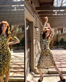 Britt Lower feet photo thumbnail