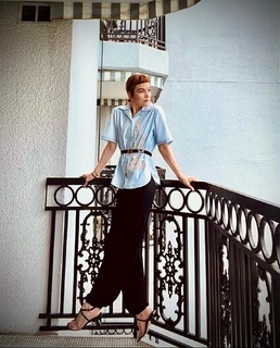 Britt Lower feet photo thumbnail