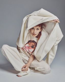 Britt Lower feet photo thumbnail