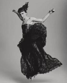 Britt Lower feet photo thumbnail