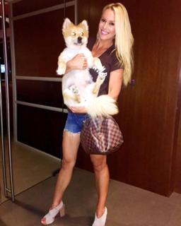 Britt McHenry feet photo 4