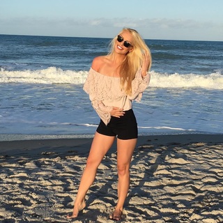 Britt McHenry feet photo 15