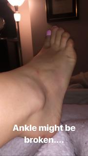 Britt McHenry feet photo 13
