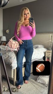 Britt McHenry feet photo 9