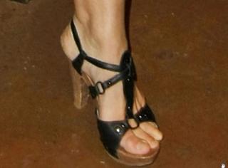 Britt Reinecke feet photo thumbnail