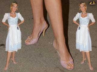 Britt Reinecke feet photo thumbnail
