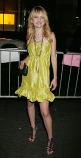 Britt Robertson feet photo thumbnail