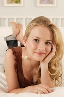 Britt Robertson feet photo thumbnail