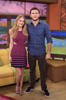 Britt Robertson feet photo thumbnail