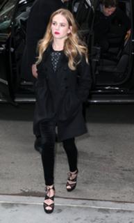Britt Robertson feet photo thumbnail