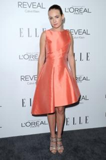 Britt Robertson feet photo thumbnail