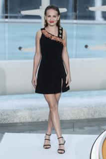 Britt Robertson feet photo thumbnail