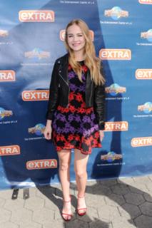 Britt Robertson feet photo thumbnail