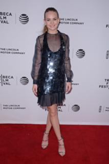 Britt Robertson feet photo thumbnail