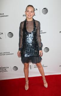 Britt Robertson feet photo thumbnail