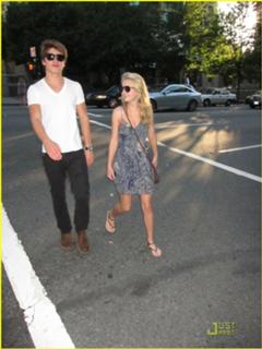 Britt Robertson feet photo thumbnail