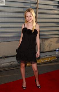 Britt Robertson feet photo thumbnail