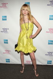 Britt Robertson feet photo thumbnail