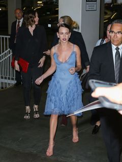 Britt Robertson feet photo thumbnail