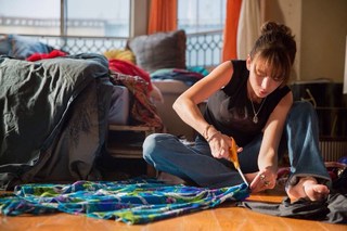 Britt Robertson feet photo thumbnail