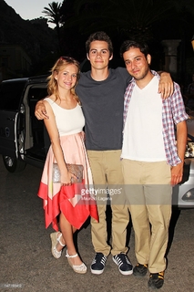 Britt Robertson feet photo thumbnail