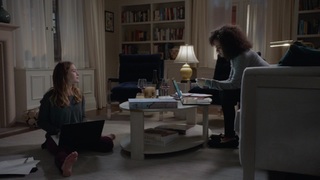 Britt Robertson feet photo thumbnail