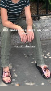 Britt Robertson feet photo thumbnail