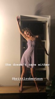 Britt Robertson feet photo thumbnail