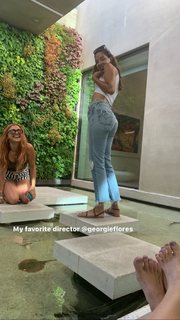 Britt Robertson feet photo thumbnail