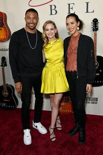 Britt Robertson feet photo thumbnail