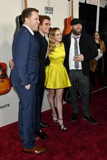 Britt Robertson feet photo thumbnail