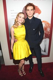 Britt Robertson feet photo thumbnail