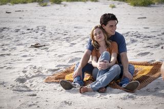 Britt Robertson feet photo thumbnail