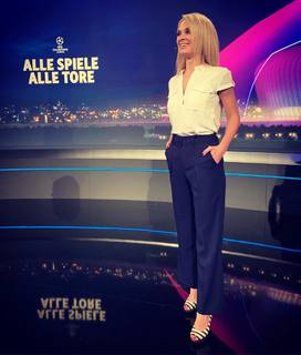 Britta Hofmann feet photo 1