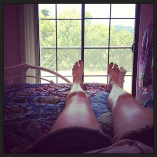 Brittani Taylor feet photo thumbnail