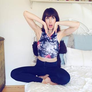 Brittani Taylor feet photo thumbnail