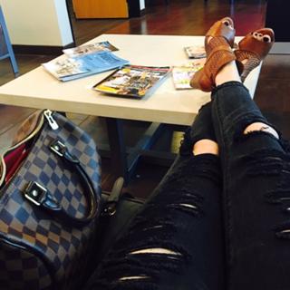 Brittani Taylor feet photo thumbnail