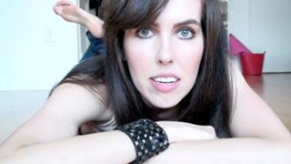 Brittani Taylor feet photo thumbnail