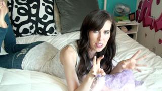 Brittani Taylor feet photo thumbnail