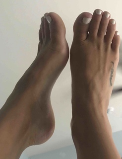 Brittany Bates feet photo 9