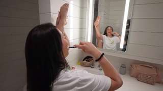 Brittany Hertz feet photo thumbnail