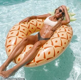 Brittany Mahomes feet photo thumbnail