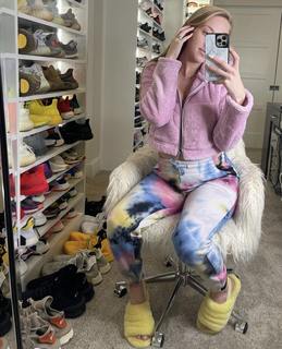 Brittany Mahomes feet photo thumbnail