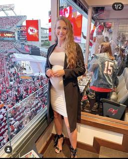 Brittany Mahomes feet photo thumbnail